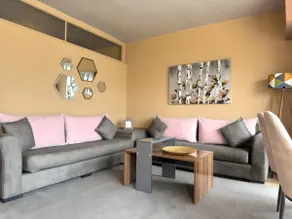 Hypercentral cosy studio with park view - Image 3