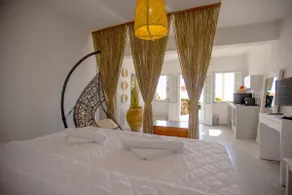 Phaos Premier Suite with Hot Tub & Sea View - Image 4