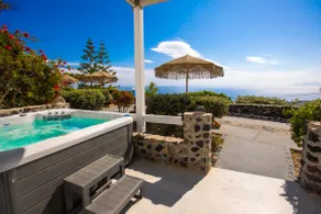 Phaos Premier Suite with Hot Tub & Sea View - Image 3