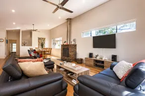 Vintners - modern spacious, 5 bdrm, nature setting - Image 2
