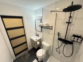Cozy Private Suite - 10 Mins YVR/Skytrain (North) - Image 4