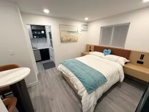 Cozy Private Suite - 10 Mins YVR/Skytrain (North) - Image 2