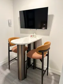 Cozy Private Suite - 10 Mins YVR/Skytrain (North) - Image 5