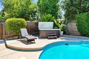 Relaxing Vacation Family Home with Pool & Jacuzzi - Image 2
