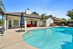 Relaxing Vacation Family Home with Pool & Jacuzzi - Image 3