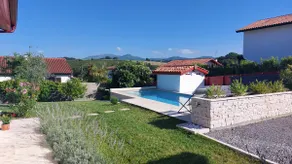 Basque villa with pool - Image 2