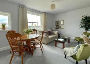 Quiet Central 2-Beds mins to Beach, Pier, Old Town - Image 2