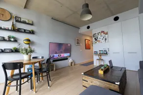 Stylish Lakeside Kingston + Free Basement Parking - Image 2