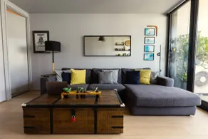 Stylish Lakeside Kingston + Free Basement Parking - Image 3