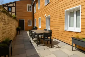 Family home and business with garden - Image 3