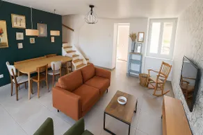 Family home and business with garden - Image 5