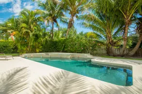 Lakefront Home w/private pool + kayak + fishing - Image 2
