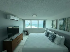 Deja Blue Beachfront Apartment - Image 3