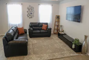 New Relaxing Serene Home | Pets Ok - Image 2