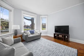 Serenity Downtown Apartment - Image 3
