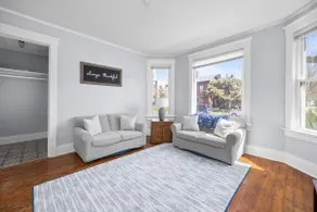 Serenity Downtown Apartment - Image 4