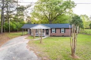 Bellfield Retreat w/ Oversized Deck - Image 2
