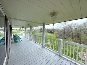 Lake House with a private trail to the beach! - Image 2