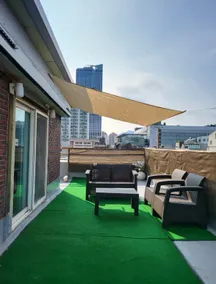 Rooftop: Large room + yard + private toilet, entire rooftop/dog-friendly/long-term stay available/5 minutes from subway/1 minute from bus - Image 2