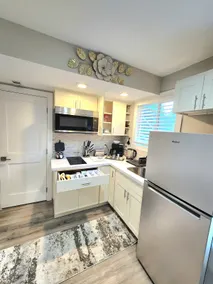 Cozy 1B/1B Suite - With Patio - Firepit & BBQ - Image 4