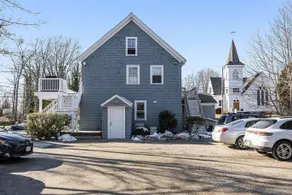 Lovely W Falmouth Home steps to bikeway & more! - Image 2