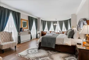 Beautiful Condo - King Bed - Free Waffle Breakfast - Image 2