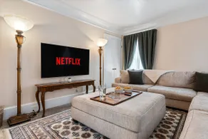 Beautiful Condo - King Bed - Free Waffle Breakfast - Image 5