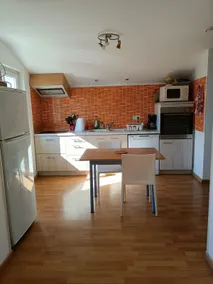 Large Bright Home between Lake and Ocean - Image 4
