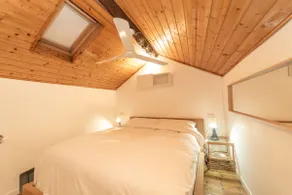 Bright apartment in the historic center of Como - Image 5