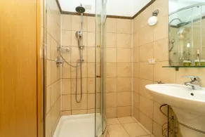 Bright apartment in the historic center of Como - Image 4