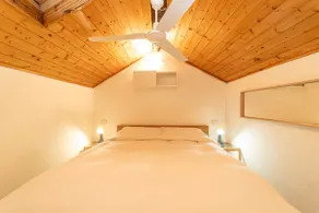 Bright apartment in the historic center of Como - Image 2