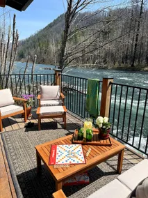McKenzie Riverfront Cabin, Modern, near hotsprings - Image 5