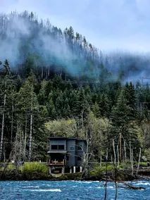 McKenzie Riverfront Cabin, Modern, near hotsprings - Image 4