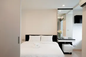 5 mins to BTS Ekkamai, One Bed Fully-Furnished - Image 2