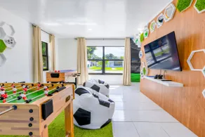 Messi Airbnb | 8 mins from Hard Rock | 8 people | Pool | BBQ - Image 5