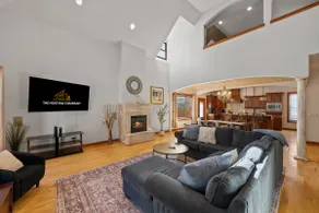 6BR Penthouse Loft Above Bakery | AC | Pool Table - Image 4