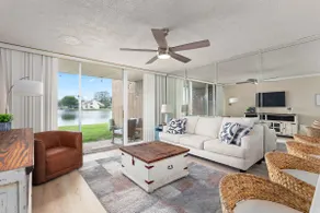 Lakeside Getaway on Lake Conroe - Image 3