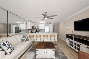 Lakeside Getaway on Lake Conroe - Image 2