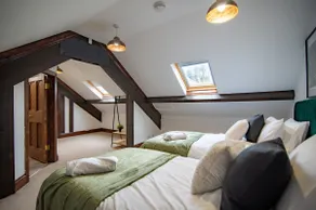 5BR Converted Church - Parking - Pool Table - WiFi - Image 4