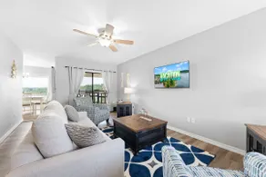 Gorgeous Lakefront Retreat With Amazing Views - Image 2