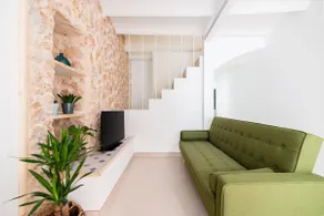 A house with history in the center. - Image 4