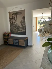 Modern family home - Image 2