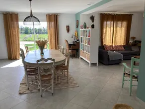 Modern family home - Image 3