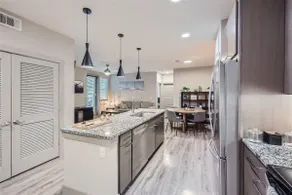 Cozy 2-bedroom apartment in lovely Austin - Image 4