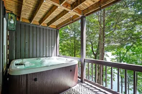 Golden Cedar Lodge: Ultimate Getaway with Hot Tub - Image 2
