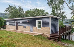 Beacon Cottage: Dockside Relaxation with a Hot Tub - Image 3
