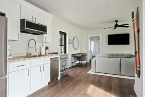 Beacon Cottage: Dockside Relaxation with a Hot Tub - Image 2