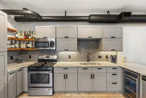 Exquisite Loft Downtown w/parking, fireplace - Image 5