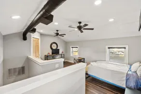 Exquisite Loft Downtown w/parking, fireplace - Image 3