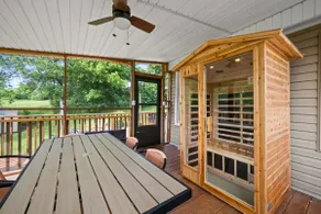 5 min to NRG | hot tub | Sauna| fire pit, games - Image 2